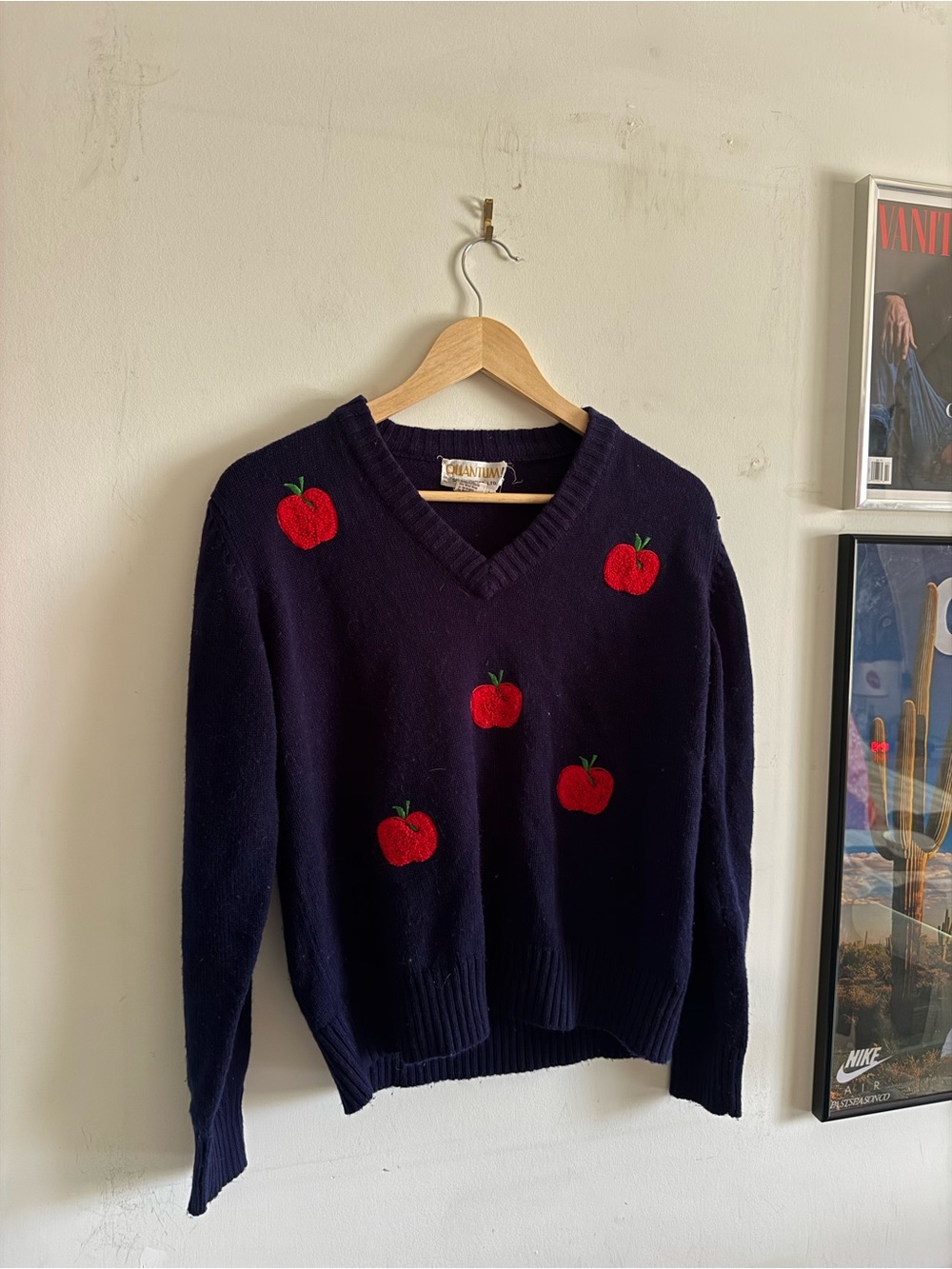 Apple Detailed Vintage Sweater 🍎